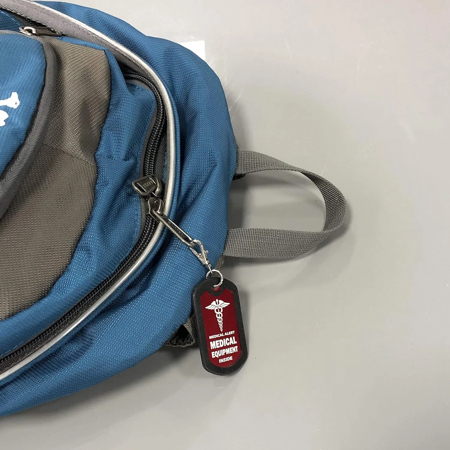 mnmoom Medical Equipment Luggage Tag Medical Alert Zipper Pull Bag Tag (Red)